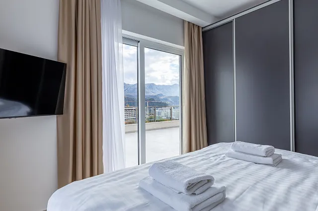 Zum Verkauf steht eine großzügige und luxuriös eingerichtete Drei-Zimmer-Wohnung im Sunny Side Komplex — photo 23